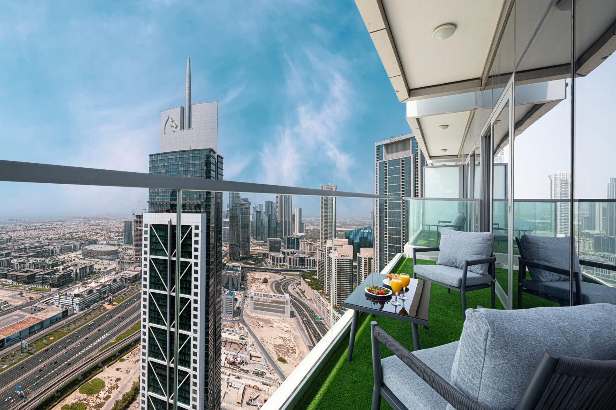Апартаменты Highest Infinity Pool In Downtown Дубай Экстерьер фото