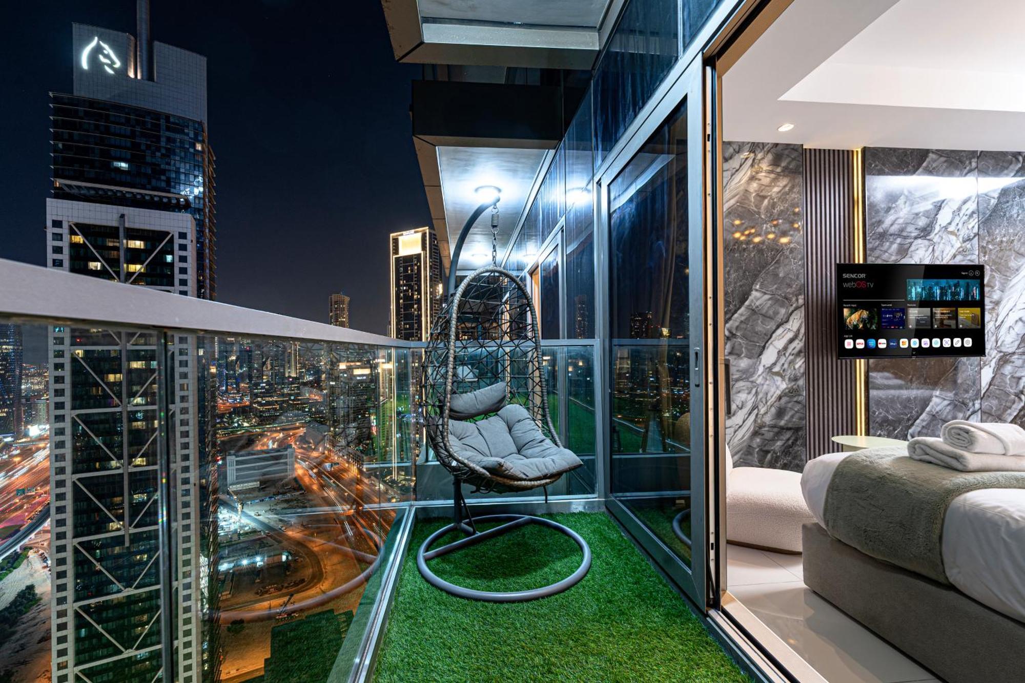 Апартаменты Highest Infinity Pool In Downtown Дубай Экстерьер фото
